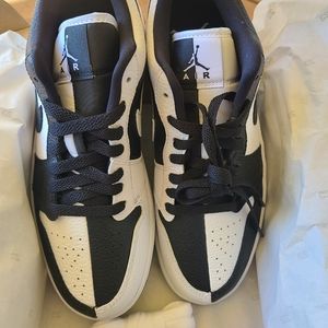 Women's 8.5 Air Jordan 1 Low SE
